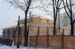 Возведение крыши ешивы Томхей Тмимим в Любавичах - Любавичи