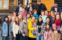 Группа женщин из еврейской общины города Брянска во главе со шлияхом раввином Менахемом Менделем и Ривкой Заклас посетила Любавичи